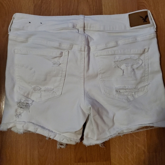 American Eagle White Distressed Jean Shorts Size 8 - Picture 2 of 7